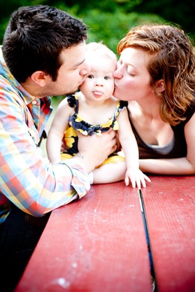 mother and father kissing baby at allens pond in bowie md
