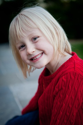 portrait of girl at Glenview Mansion in Rockville, MD