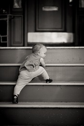 Toddler and family at the Annapolis State House in Maryland