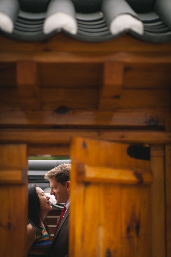 couple kissing in courtyard maryland botanical gardens