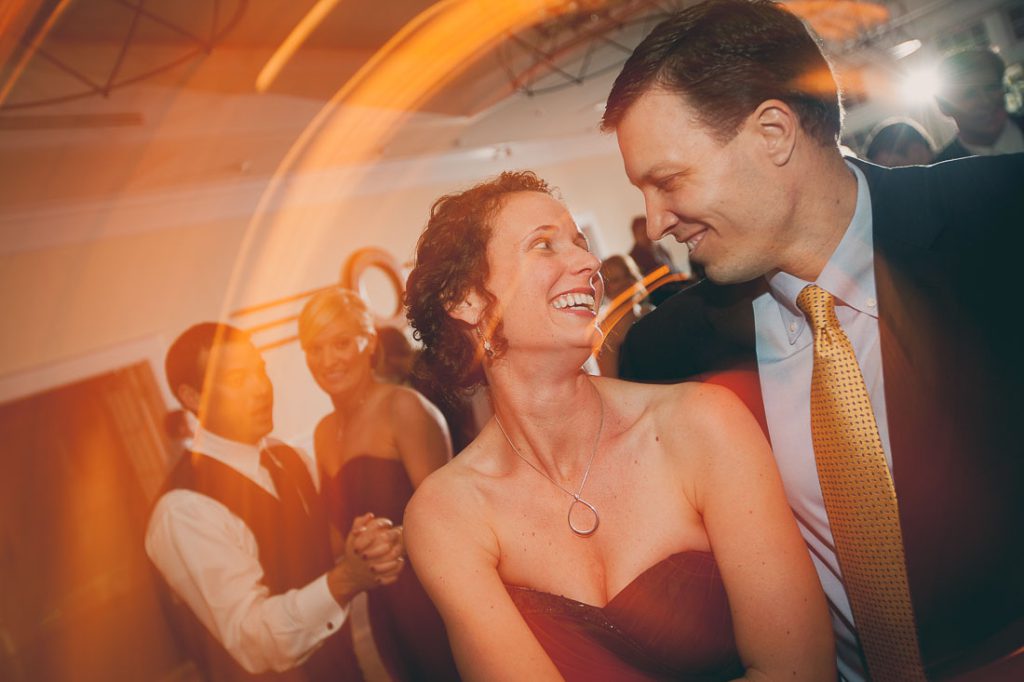 wedding-guests-dancing