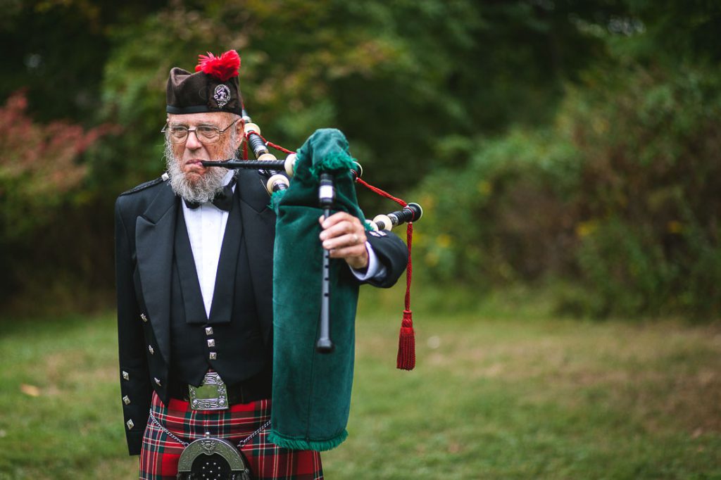 wedding-bagpipe-player