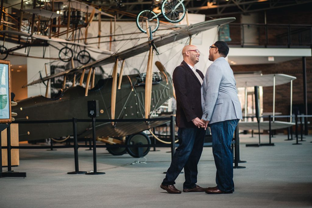 engagement-session-at-baltimore-aviation-museum