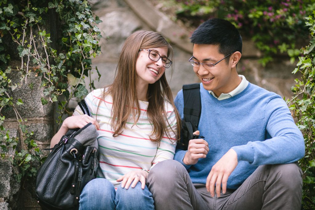 couple-hanging-out