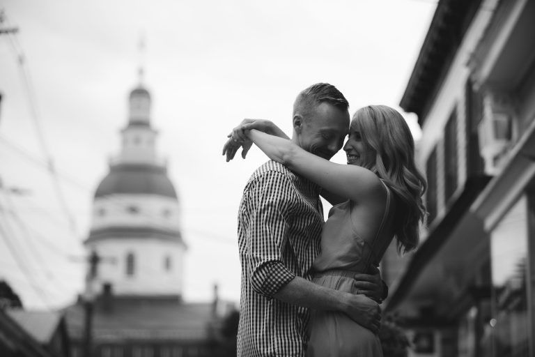 A black and white photo of a couple hugging in downtown Annapolis.