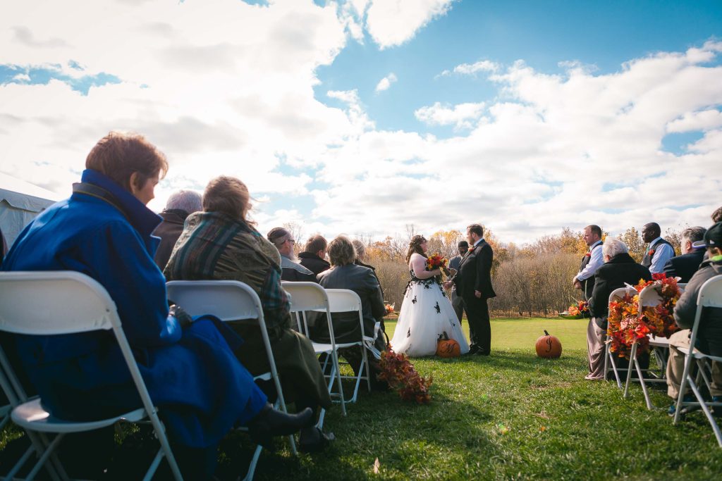 A wedding ceremony in Maryland's Great Seneca Lodge with a bride and groom.