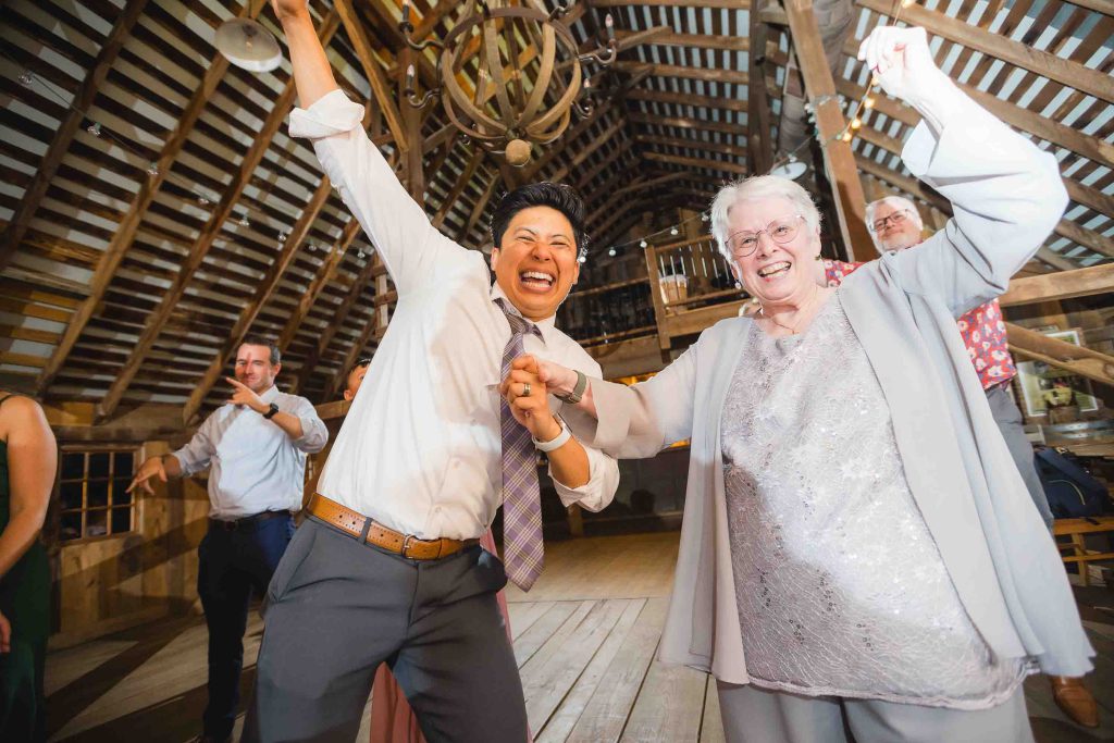 Keywords: Wedding, barn